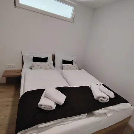 Apartmaji Sopotnik * Izola